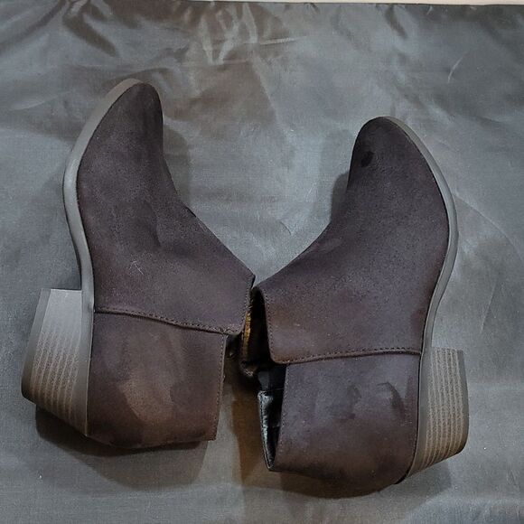 BRAND NEW UNR8ED SIDE ZIPPER +ROUND TOE ANKLE BOOTIE - Picture 9 of 15